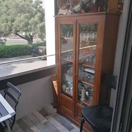 Nice studio with BALCONY in Hyères